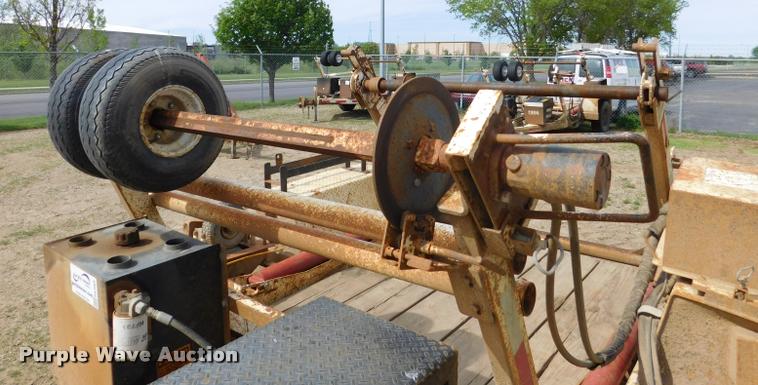 image for item DA1069 2005 Larson TRL reel trailer