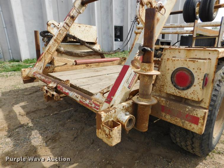 image for item DA1069 2005 Larson TRL reel trailer