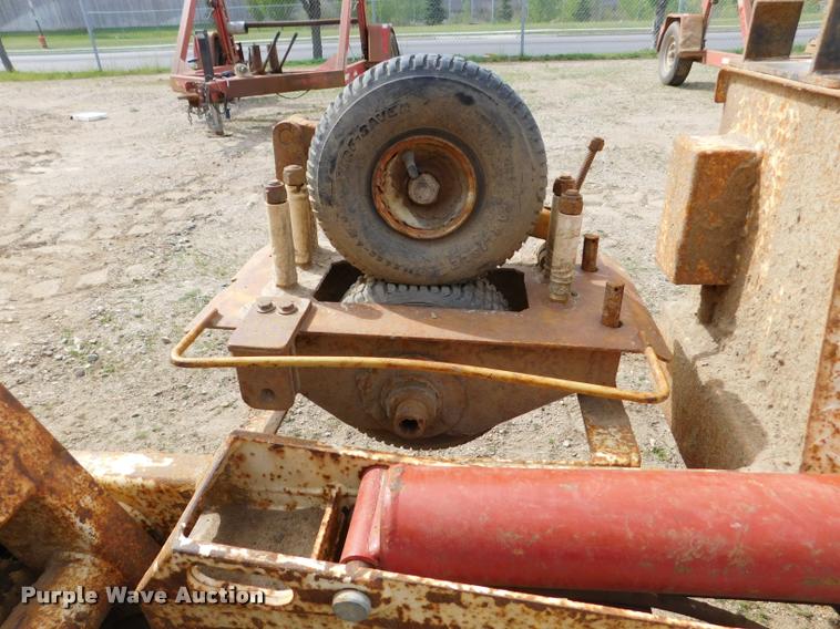 image for item DA1069 2005 Larson TRL reel trailer