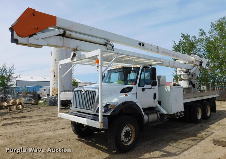 image for item DA1073 2011 International WorkStar 7400 bucket truck