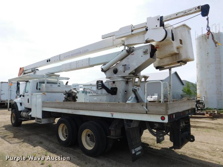 image for item DA1073 2011 International WorkStar 7400 bucket truck