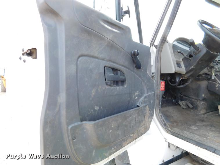 image for item DA1073 2011 International WorkStar 7400 bucket truck