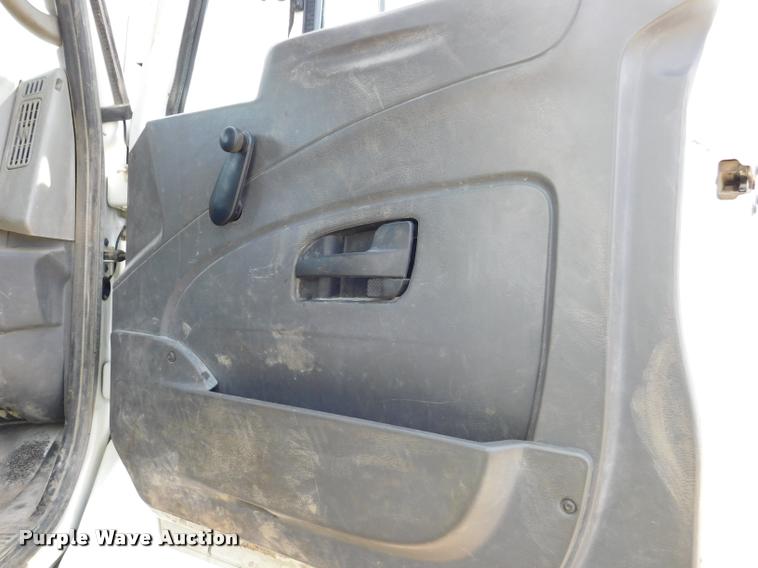 image for item DA1073 2011 International WorkStar 7400 bucket truck