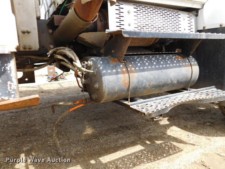 image for item DA1073 2011 International WorkStar 7400 bucket truck