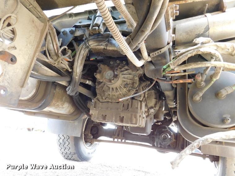 image for item DA1073 2011 International WorkStar 7400 bucket truck