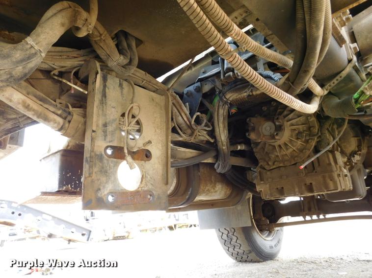 image for item DA1073 2011 International WorkStar 7400 bucket truck