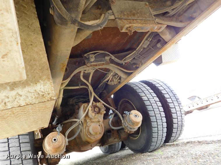 image for item DA1073 2011 International WorkStar 7400 bucket truck