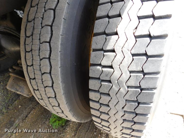 image for item DA1073 2011 International WorkStar 7400 bucket truck