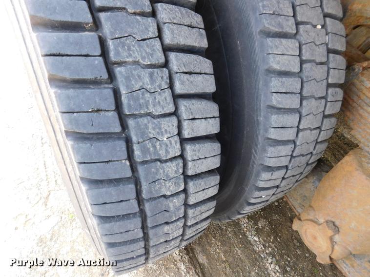 image for item DA1073 2011 International WorkStar 7400 bucket truck