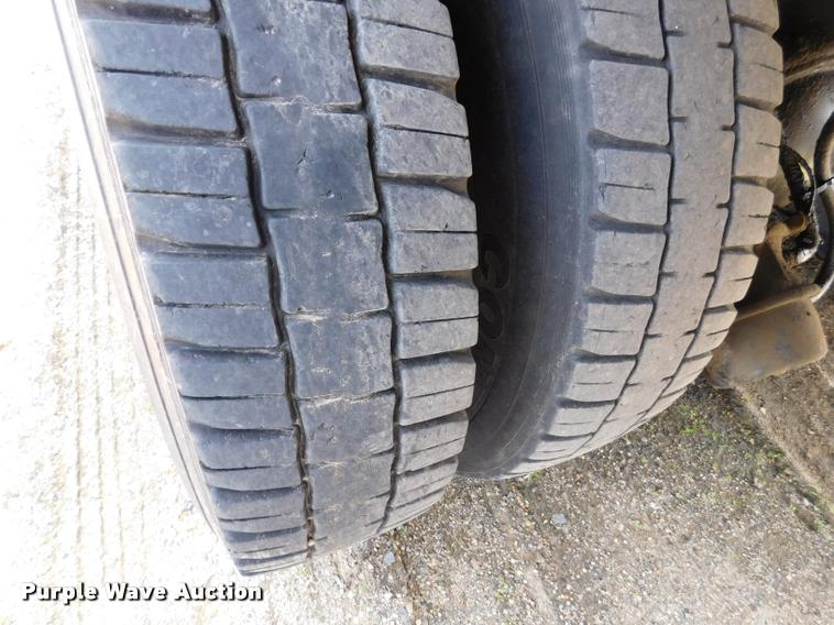 image for item DA1073 2011 International WorkStar 7400 bucket truck