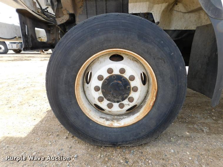 image for item DA1073 2011 International WorkStar 7400 bucket truck