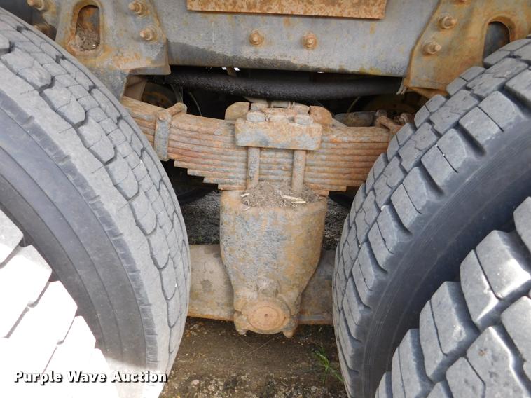 image for item DA1073 2011 International WorkStar 7400 bucket truck