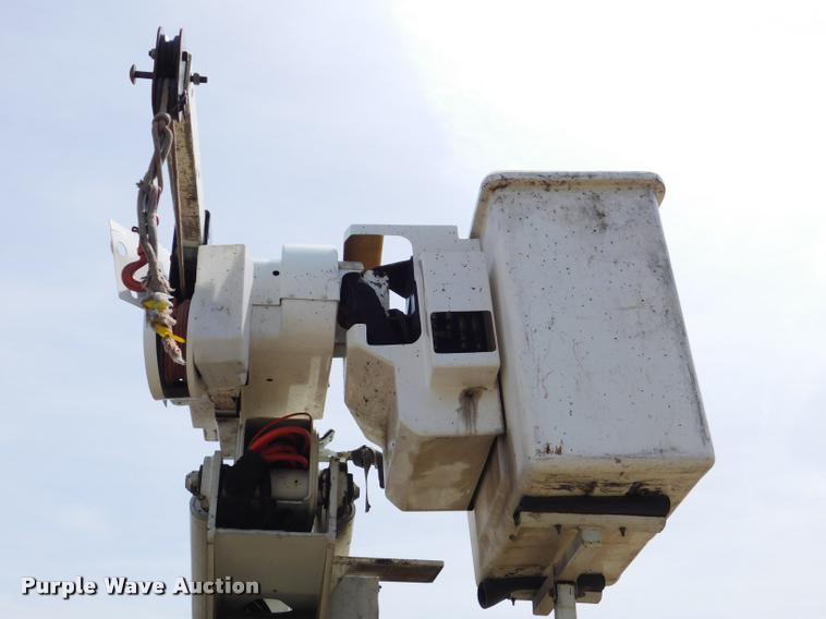 image for item DA1073 2011 International WorkStar 7400 bucket truck
