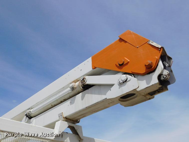 image for item DA1073 2011 International WorkStar 7400 bucket truck