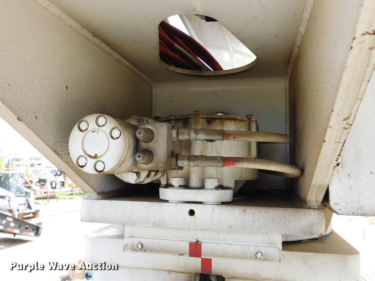 image for item DA1073 2011 International WorkStar 7400 bucket truck