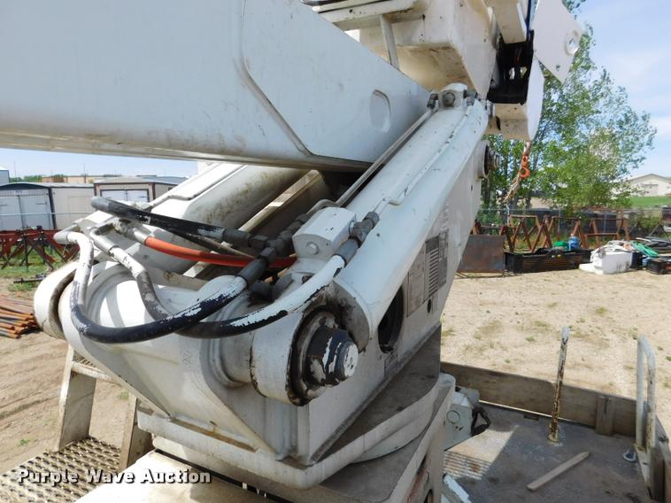 image for item DA1073 2011 International WorkStar 7400 bucket truck