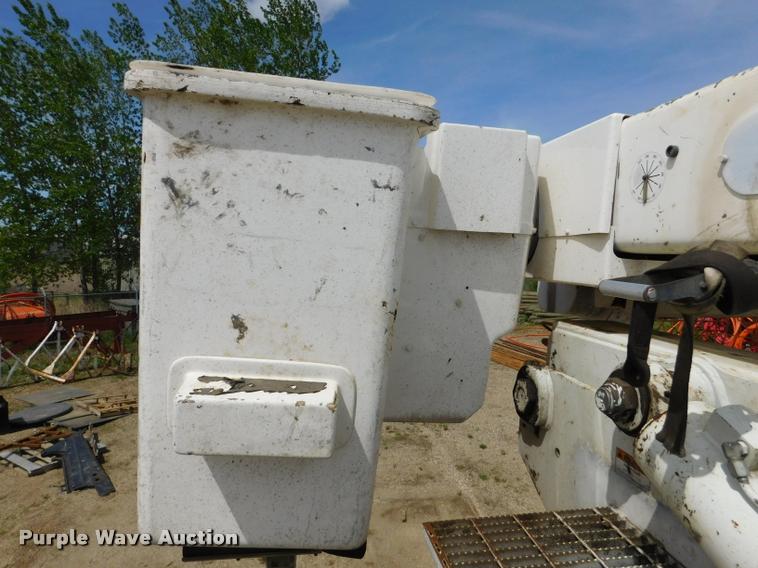 image for item DA1073 2011 International WorkStar 7400 bucket truck