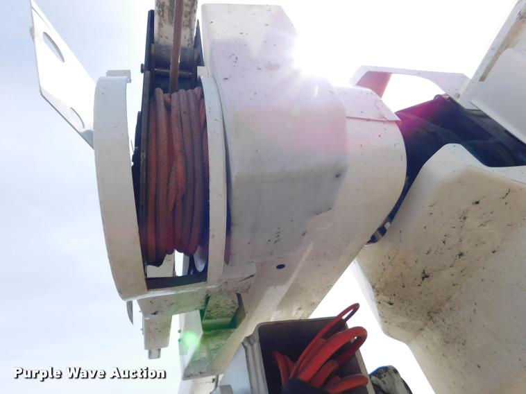 image for item DA1073 2011 International WorkStar 7400 bucket truck