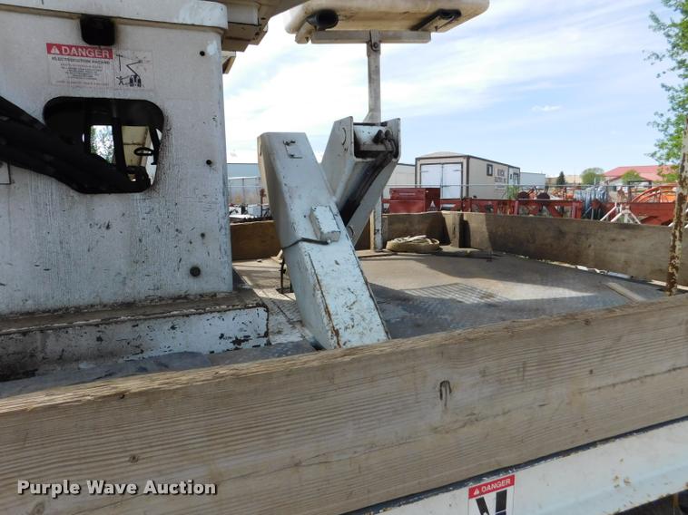 image for item DA1073 2011 International WorkStar 7400 bucket truck