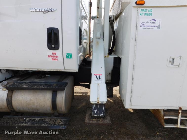 image for item DA1073 2011 International WorkStar 7400 bucket truck