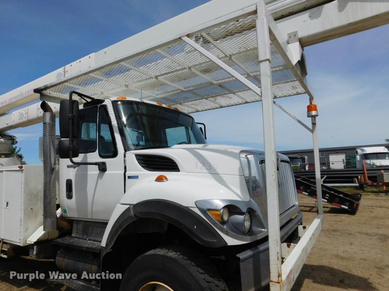 image for item DA1073 2011 International WorkStar 7400 bucket truck