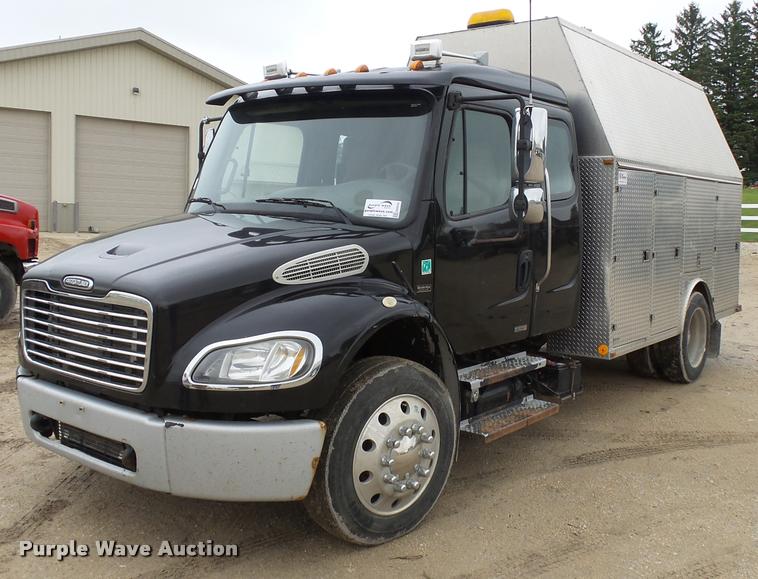 image for item DA3543 2007 Freightliner Business Class M2 service truck