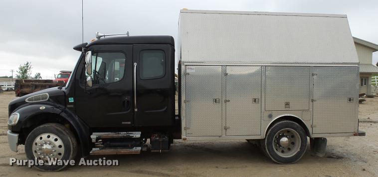 image for item DA3543 2007 Freightliner Business Class M2 service truck
