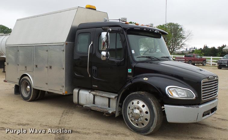 image for item DA3543 2007 Freightliner Business Class M2 service truck