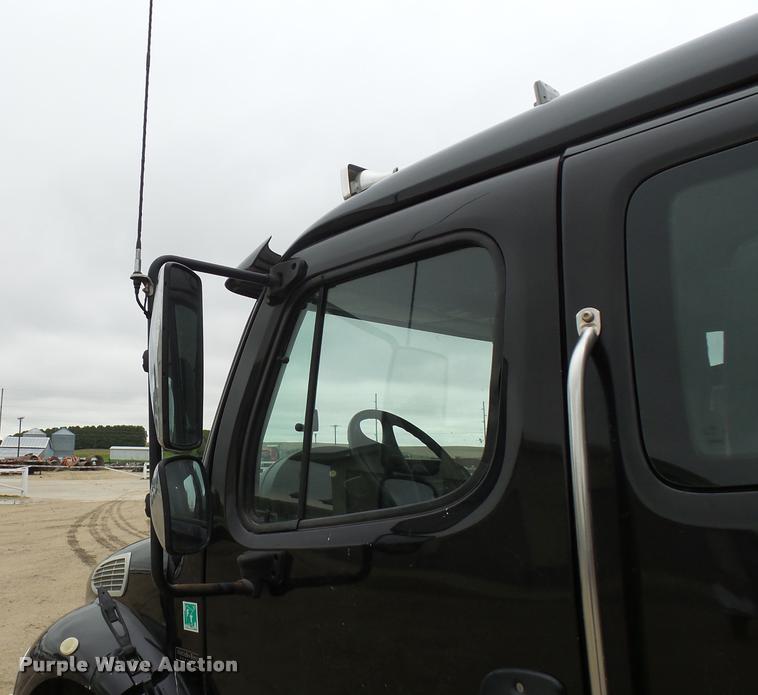 image for item DA3543 2007 Freightliner Business Class M2 service truck