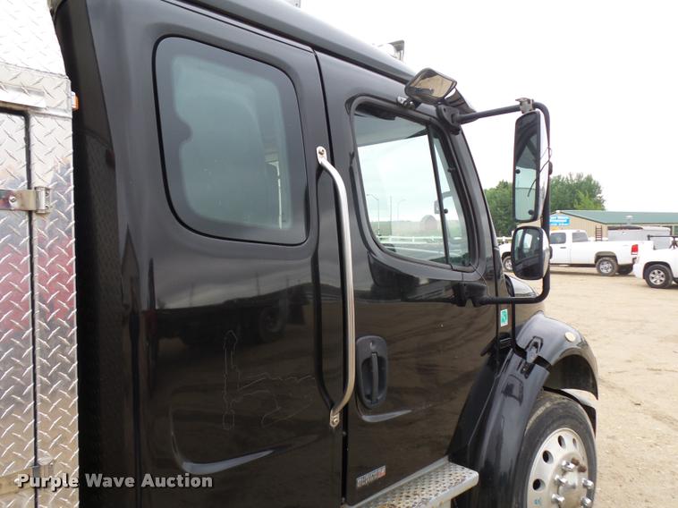 image for item DA3543 2007 Freightliner Business Class M2 service truck