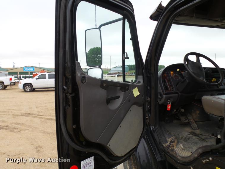 image for item DA3543 2007 Freightliner Business Class M2 service truck