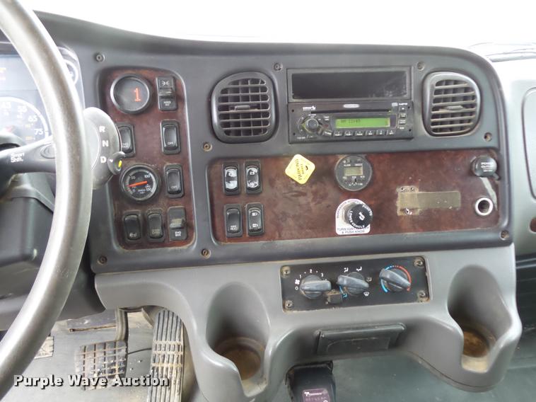 image for item DA3543 2007 Freightliner Business Class M2 service truck