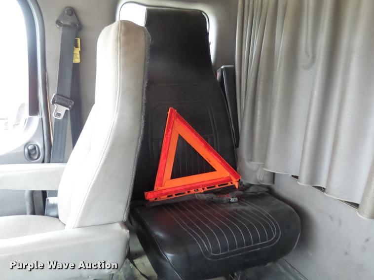 image for item DA3543 2007 Freightliner Business Class M2 service truck