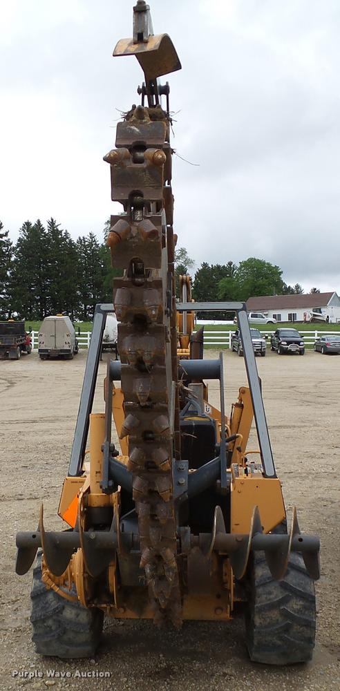 image for item DA3551 1995 Case 660 trencher