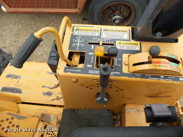 image for item DA3551 1995 Case 660 trencher