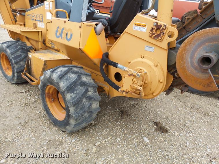 image for item DA3551 1995 Case 660 trencher