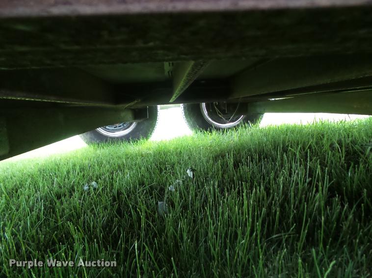 image for item L5567 2004 United Express enclosed cargo trailer