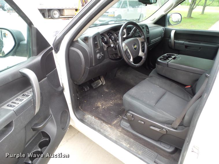 image for item L5568 2012 Chevrolet Silverado 1500 Crew Cab pickup truck