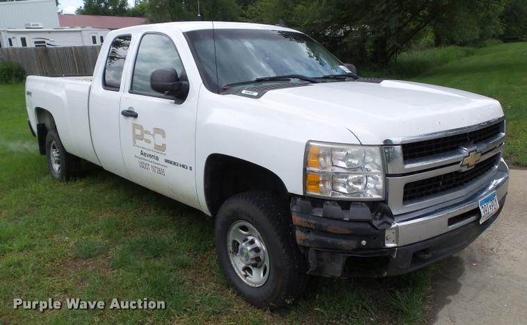 image for item L5569 2007 Chevrolet Silverado 2500HD Ext. Cab pickup truck