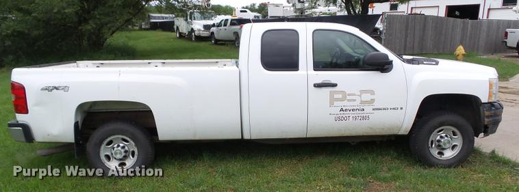 image for item L5569 2007 Chevrolet Silverado 2500HD Ext. Cab pickup truck
