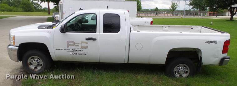 image for item L5569 2007 Chevrolet Silverado 2500HD Ext. Cab pickup truck