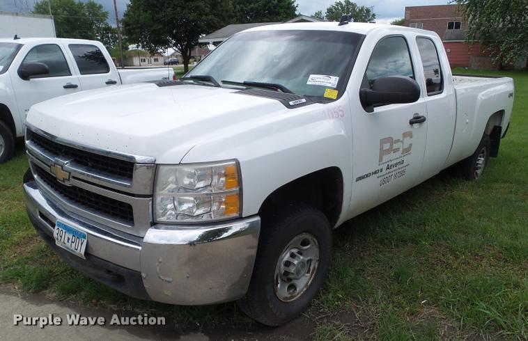 image for item L5569 2007 Chevrolet Silverado 2500HD Ext. Cab pickup truck