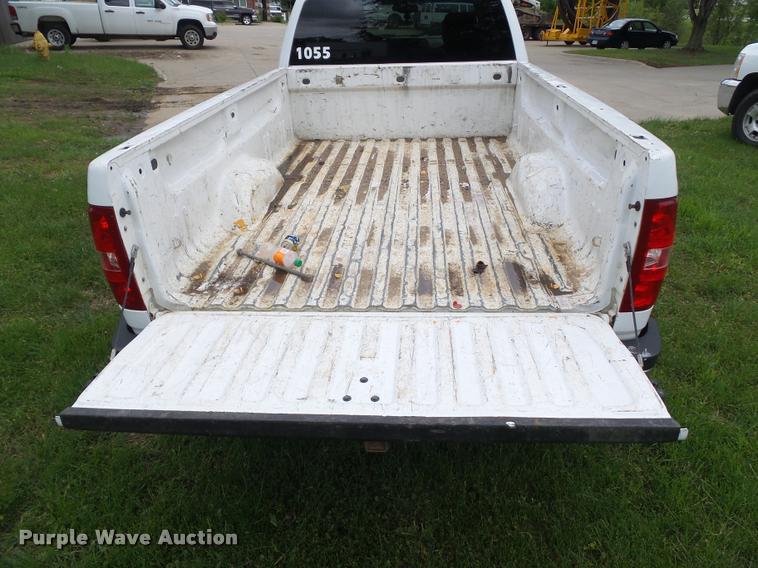 image for item L5569 2007 Chevrolet Silverado 2500HD Ext. Cab pickup truck