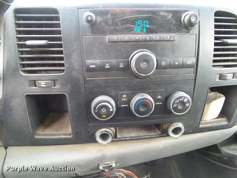 image for item L5569 2007 Chevrolet Silverado 2500HD Ext. Cab pickup truck