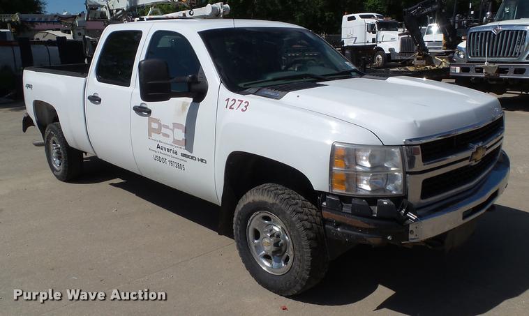 image for item L5570 2010 Chevrolet Silverado 2500HD Crew Cab pickup truck