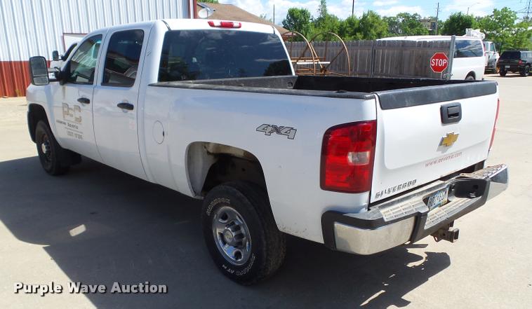 image for item L5570 2010 Chevrolet Silverado 2500HD Crew Cab pickup truck
