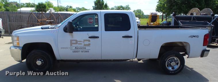 image for item L5570 2010 Chevrolet Silverado 2500HD Crew Cab pickup truck