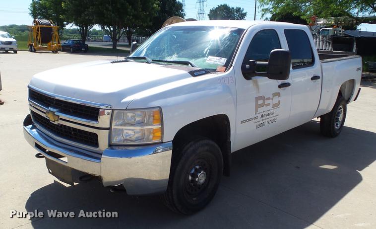 image for item L5570 2010 Chevrolet Silverado 2500HD Crew Cab pickup truck
