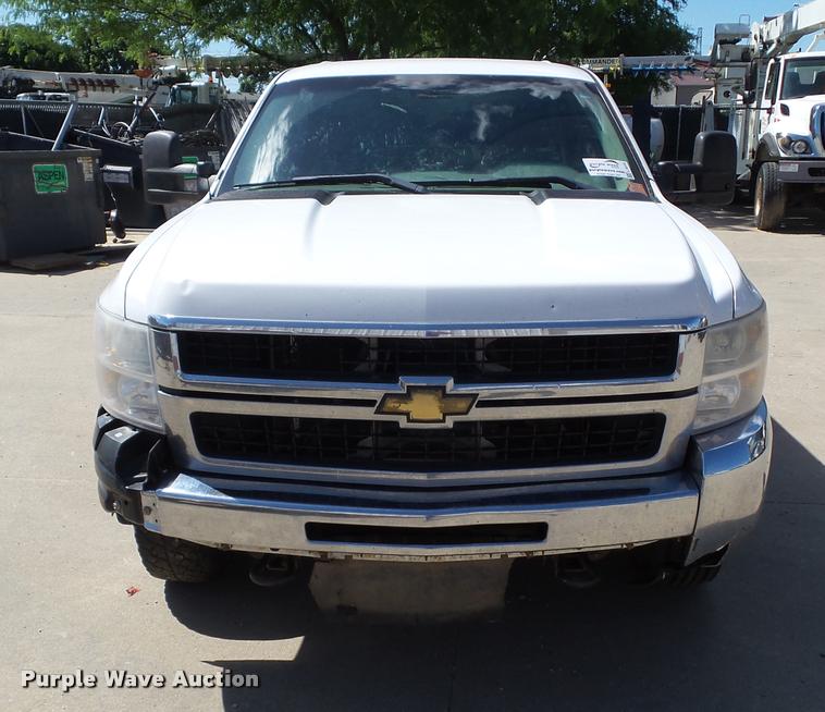 image for item L5570 2010 Chevrolet Silverado 2500HD Crew Cab pickup truck