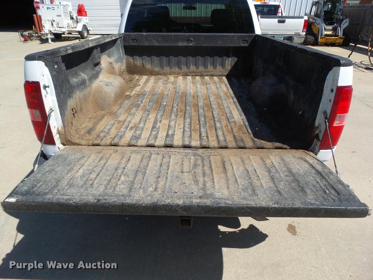 image for item L5570 2010 Chevrolet Silverado 2500HD Crew Cab pickup truck